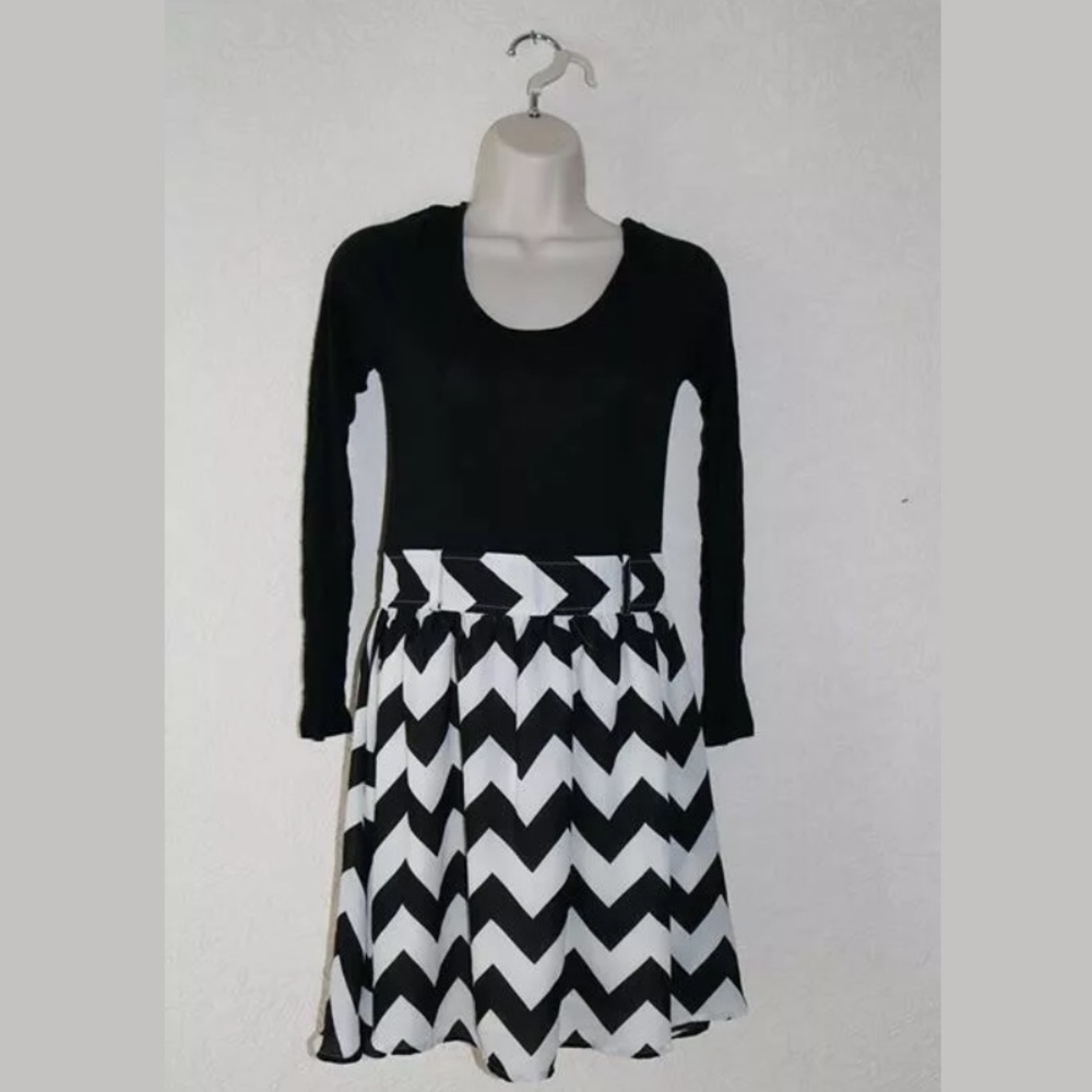 Double Zero Dress - Black White Chevron - Sz. S